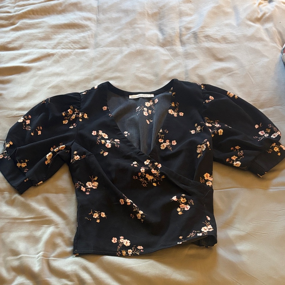 Abercrombie & Fitch Black Floral Wrap Puff Sleeve Top